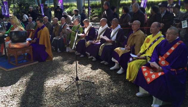 おばあちゃんと人形供養祭へ行きました♪