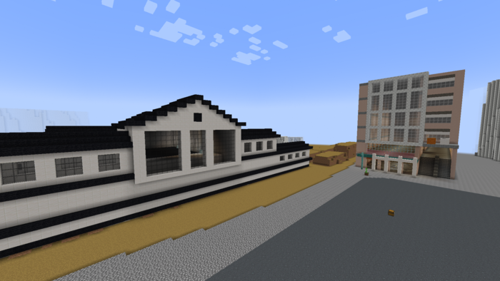岩槻駅舎とWATSU西館.png